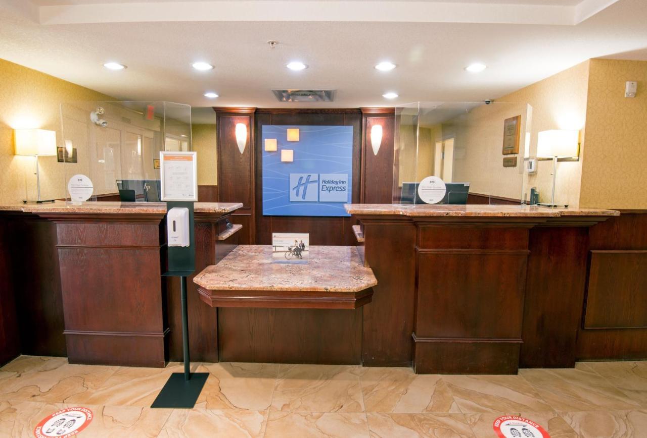 Holiday Inn Express Hotel & Suites Edson By Ihg Dış mekan fotoğraf
