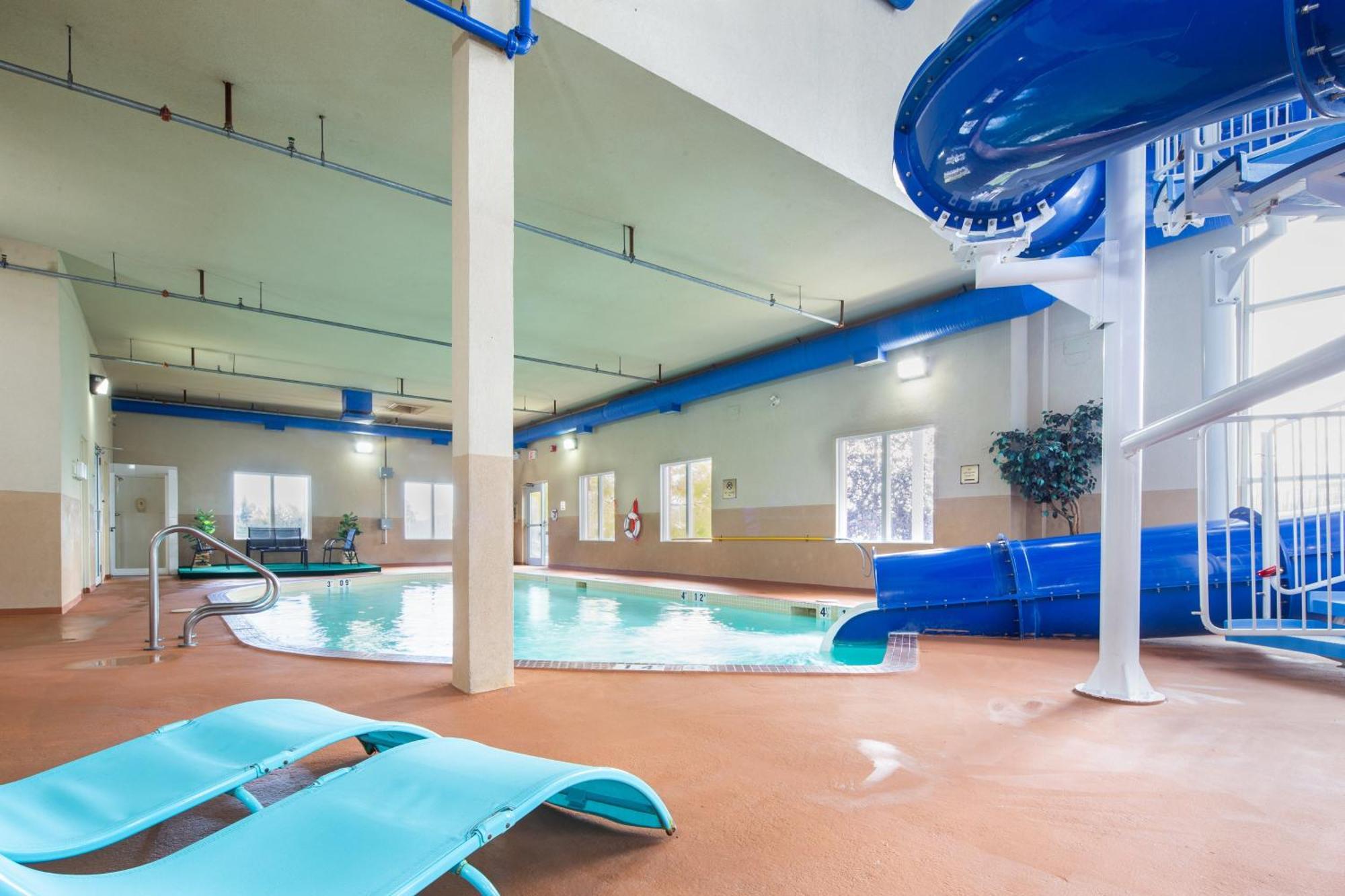 Holiday Inn Express Hotel & Suites Edson By Ihg Dış mekan fotoğraf