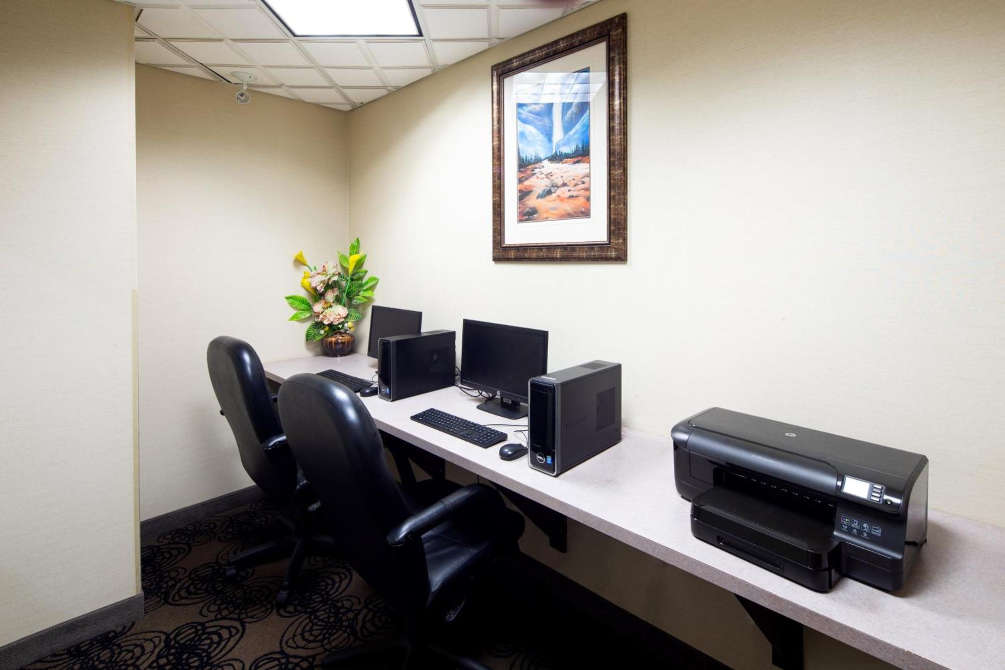 Holiday Inn Express Hotel & Suites Edson By Ihg Dış mekan fotoğraf
