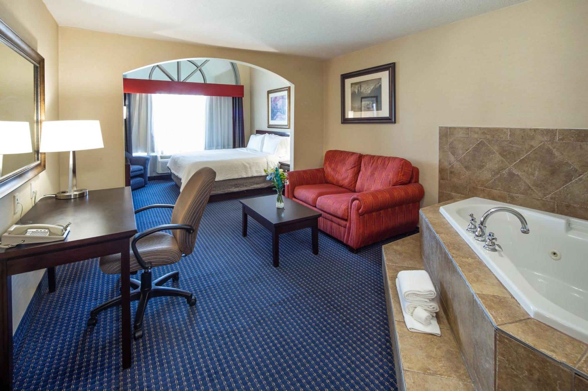 Holiday Inn Express Hotel & Suites Edson By Ihg Dış mekan fotoğraf