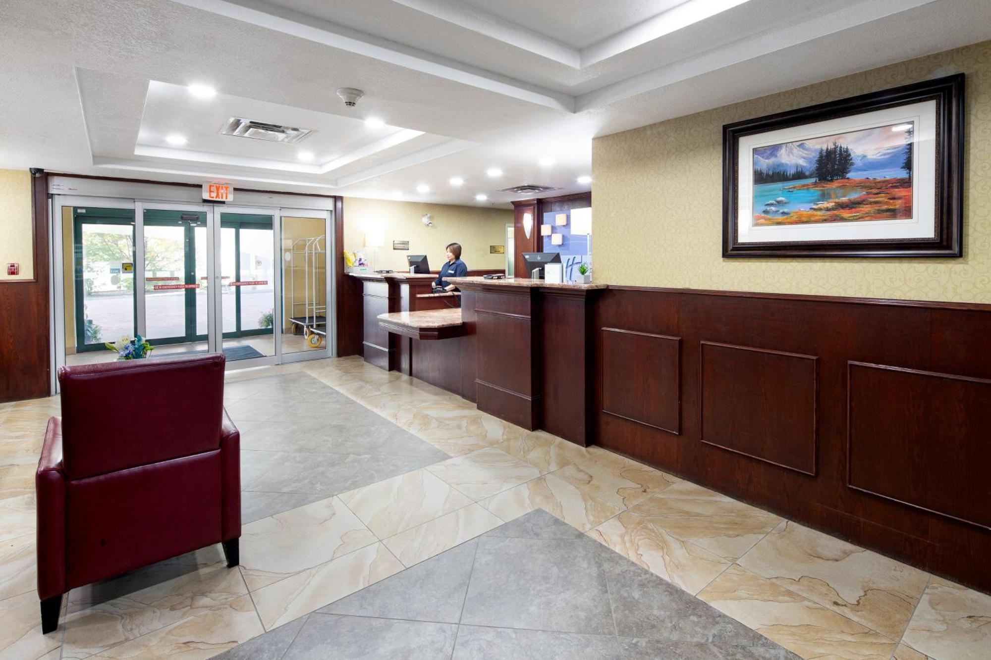 Holiday Inn Express Hotel & Suites Edson By Ihg Dış mekan fotoğraf