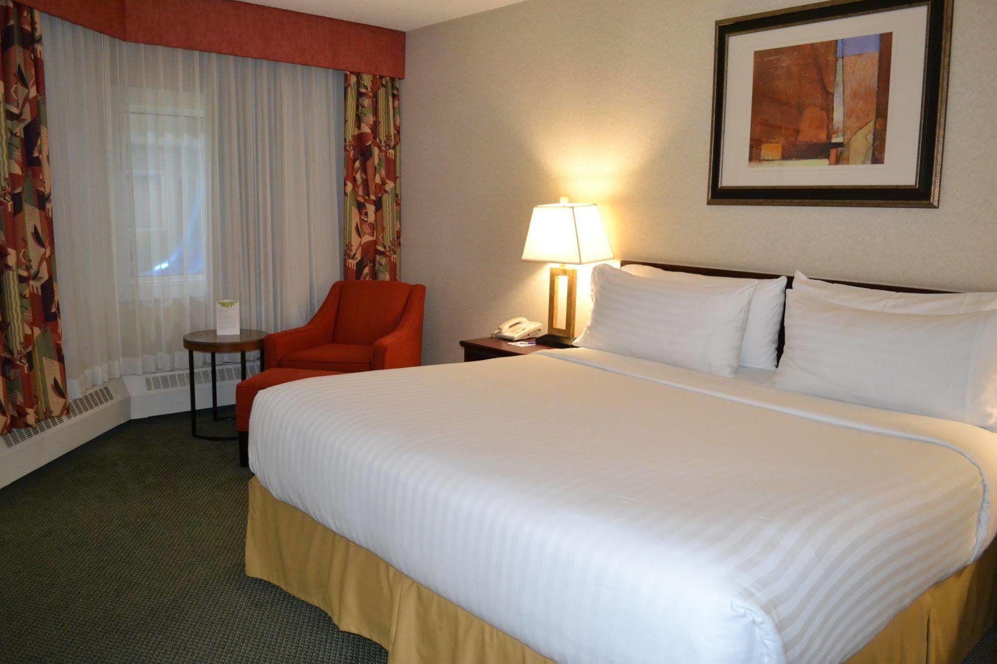 Holiday Inn Express Hotel & Suites Edson By Ihg Dış mekan fotoğraf