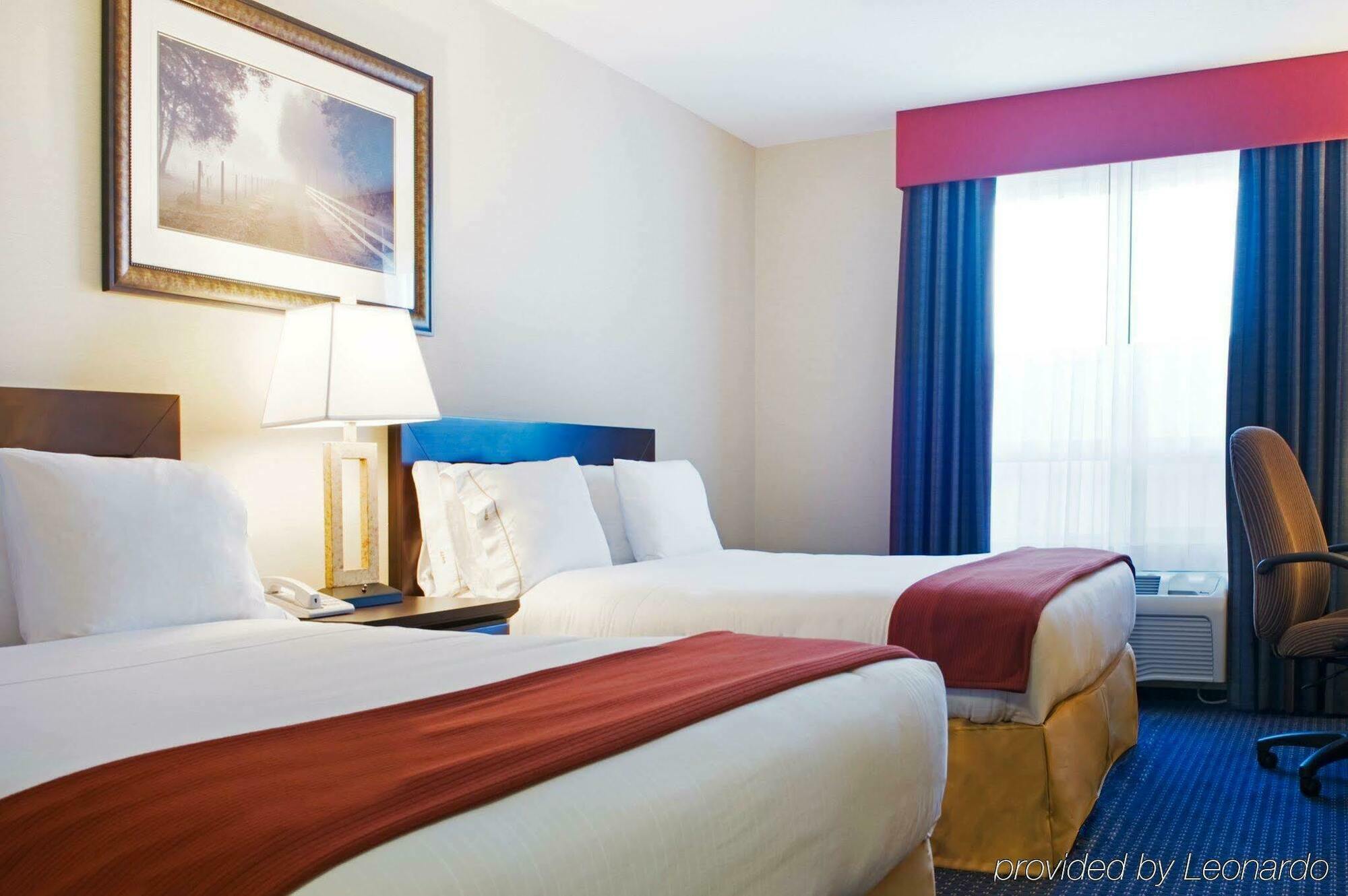 Holiday Inn Express Hotel & Suites Edson, An Ihg Hotel Dış mekan fotoğraf
