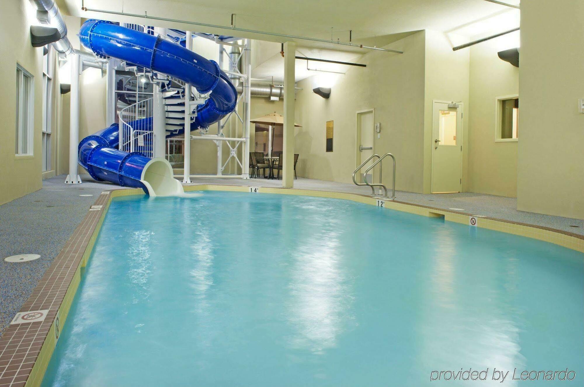 Holiday Inn Express Hotel & Suites Edson By Ihg Dış mekan fotoğraf