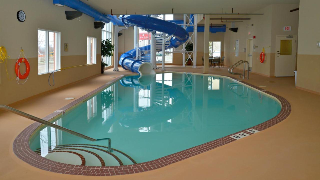 Holiday Inn Express Hotel & Suites Edson By Ihg Dış mekan fotoğraf