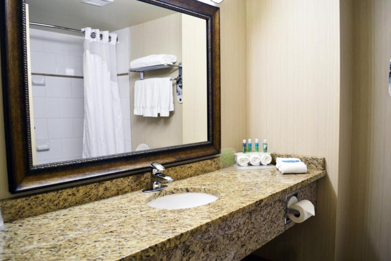 Holiday Inn Express Hotel & Suites Edson By Ihg Dış mekan fotoğraf