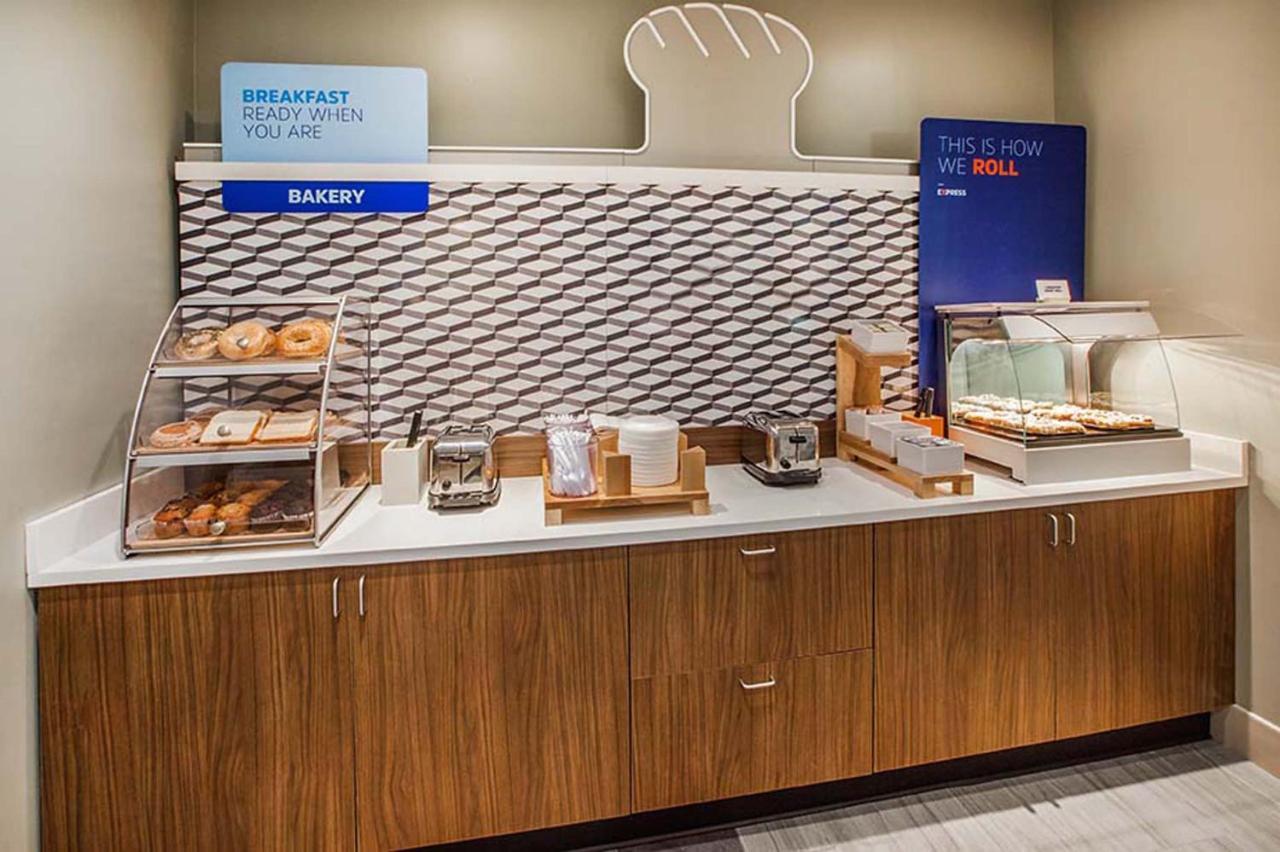 Holiday Inn Express Hotel & Suites Edson By Ihg Dış mekan fotoğraf