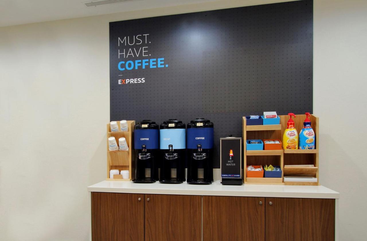 Holiday Inn Express Hotel & Suites Edson By Ihg Dış mekan fotoğraf